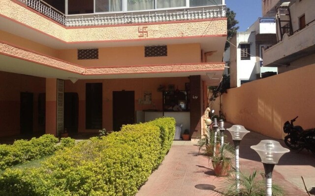 Akriti Guest House