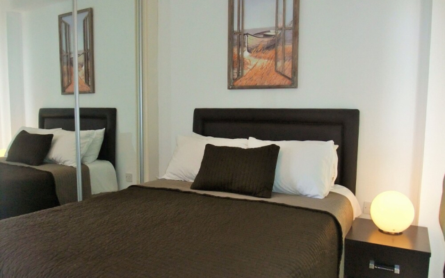 Sea Cliff Villa, 4 Beds, Sleeps 2- 8, Free Wifi,