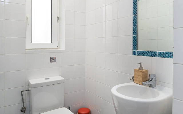 Spacious & Artistic Retro 2 Bedrooms Apt + SAUNA