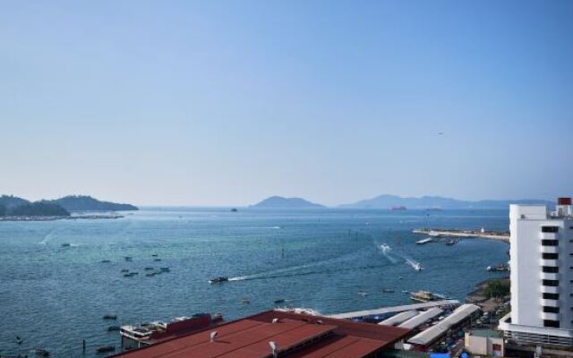 The Shore by HF Suites