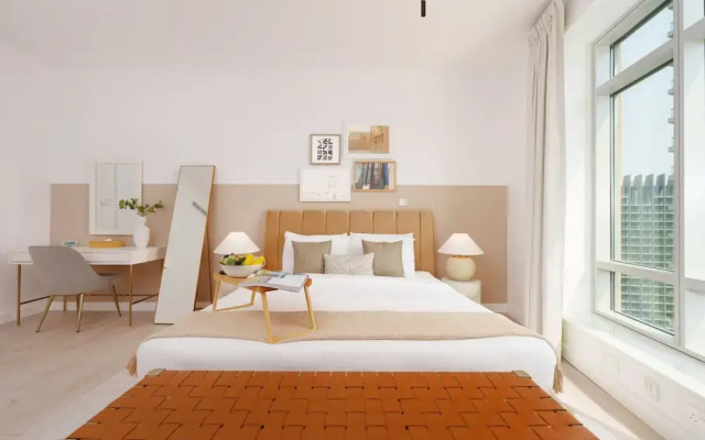 Chic 2BR Downtown Haven w Balcony City Views