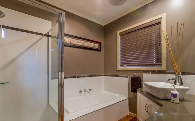 Broadwater By The Beach - With Heated Outdoor Spa
