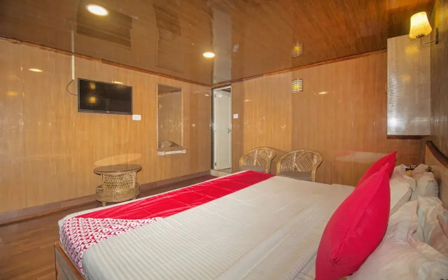 OYO 3875 Hotel Everest Glory