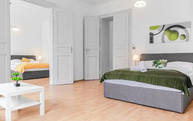 Easy Center Access 2BR Apt Near AKH