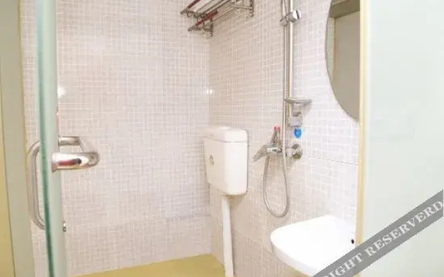 198 Express Hotel (No.1 Technical School Qili Temple Metro Station)