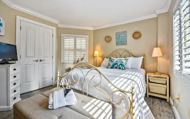 Inlet Reef 408 4 Bedroom Condo by RedAwning