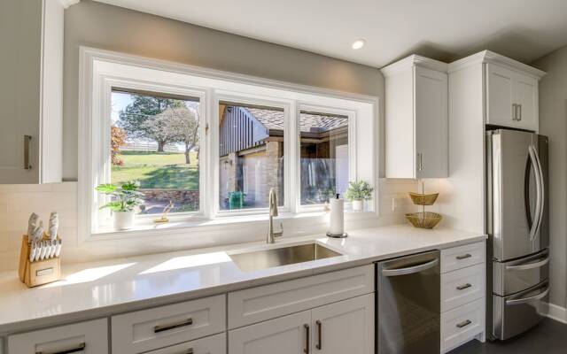 Lafollette Home: Community Pool & Mountain Views!