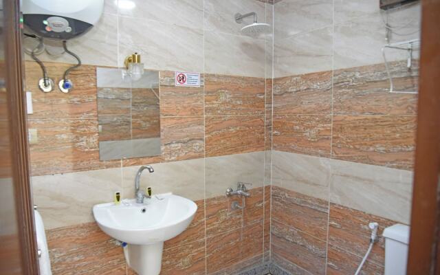 Pyramids paradise hotel