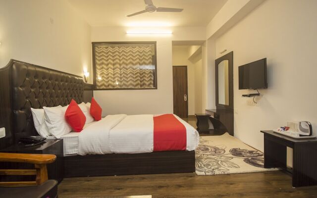 OYO 16637 Tiara Regency