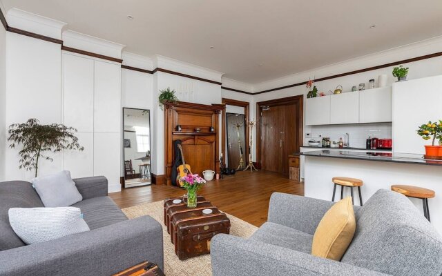 Lovely 1-bed Flat in Acton, West London, Sleeps 4