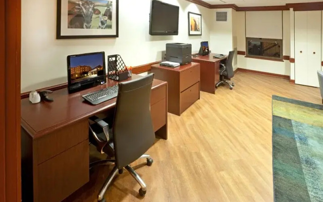 Holiday Inn Express Powless House