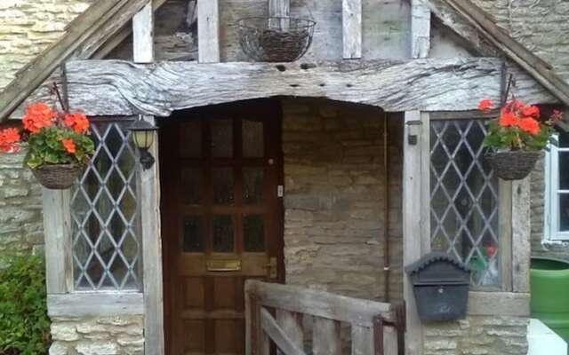 Remarkable 3 Bed Cottage in Bath