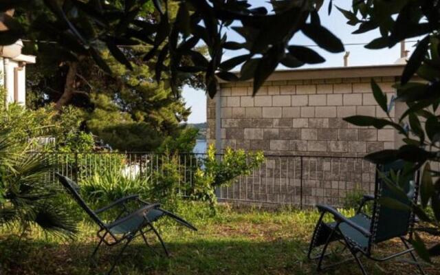 Apartment Hitri - One Bedroom Apartment With Terrace and Garden View