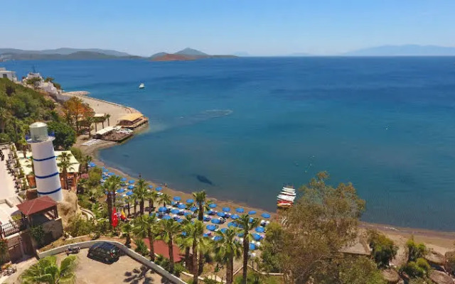 Lighthouse Beach Hotel