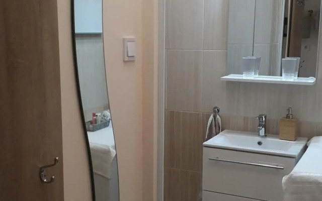 Világos, kellemes lakás, jó közlekedéssel