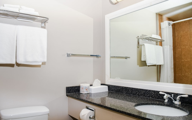 Crest Inn & Suite