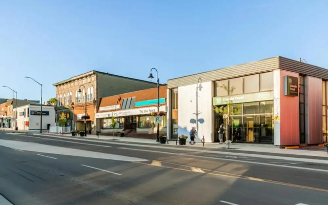 Iconic Rideau 1Bd Unit Balcony Free Parking 1