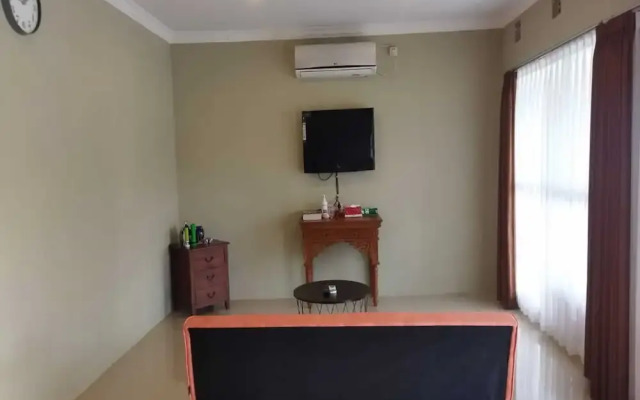 Adine Guest House