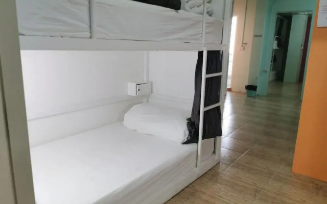 Panda Hostel Phuket - Adults Only