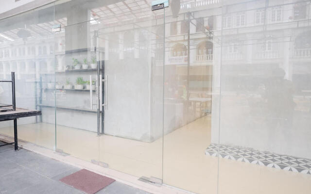 RedDoorz @ CBD Polonia Medan