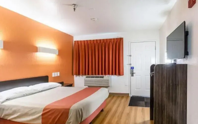Motel 6 North Kirkland