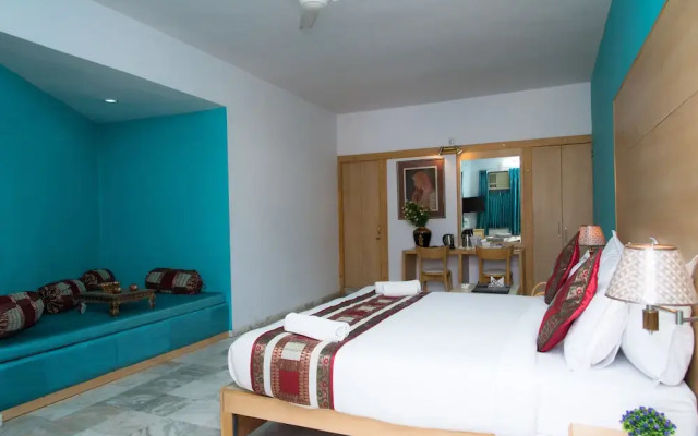 OYO 10323 Hotel Gorbandh