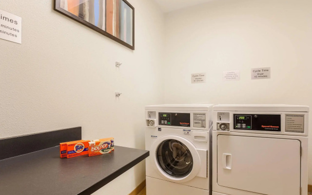 Fairfield Inn & Suites Victoria