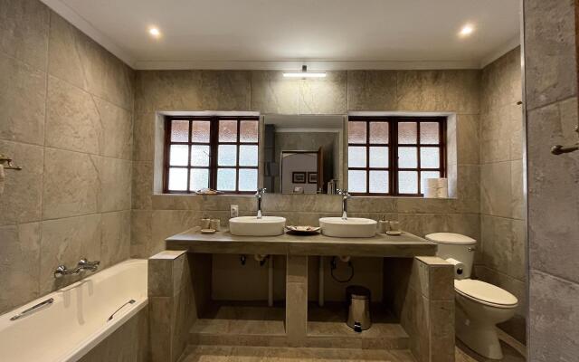 MILIMA Big 5 Safari Lodge