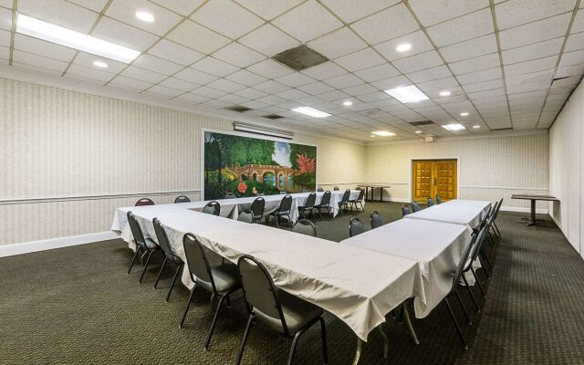 Rodeway Inn & Suites