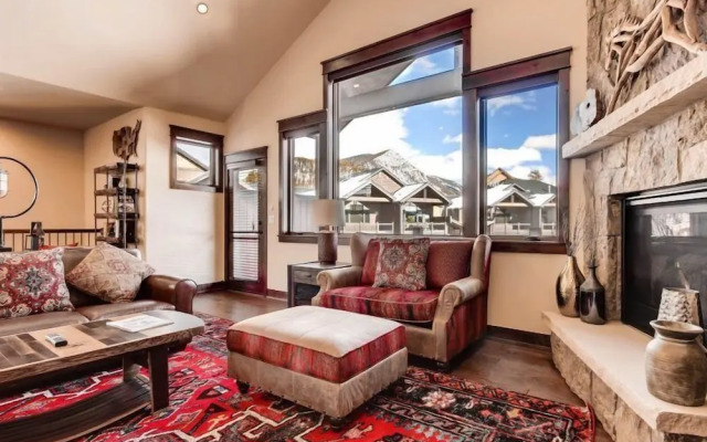 Spacious 4 Bedroom Townhome in River Run Village Within Walking Distance to Gondola and Restaurants