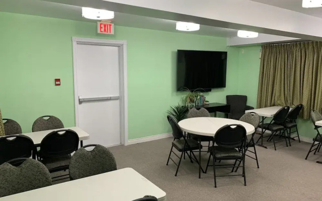 Midtown Motel & Suites