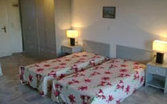 Ammes Apartments