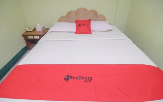 RedDoorz near Tugu Naga Singkawang