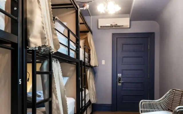 Qbeds Hostel