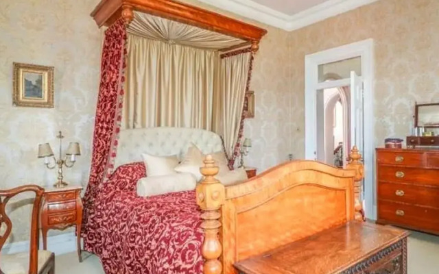 Lavish Holiday Home in Worcestershire With Jacuzzi