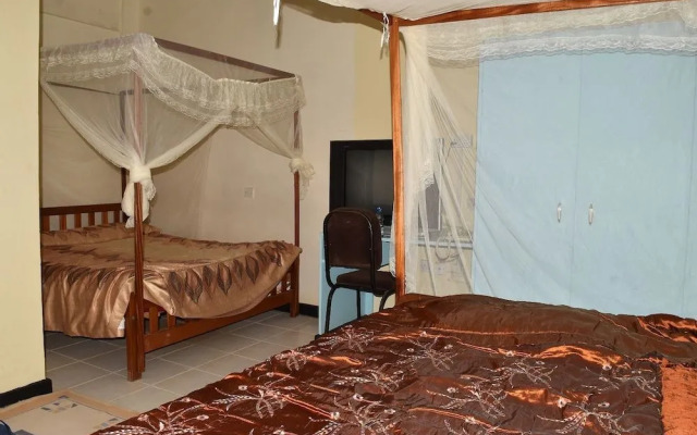 Ibis  2000 Hotel Karatina