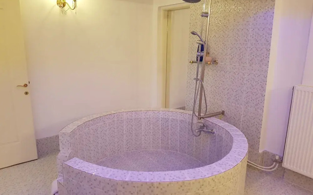 The golden brown luxury guesthouse