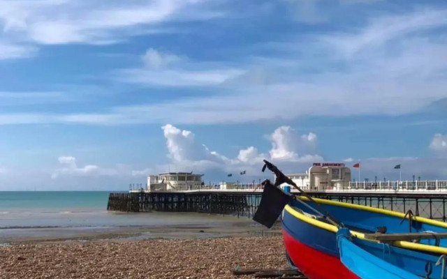 Beautiful 2BD Coastal Hideaway Central Worthing