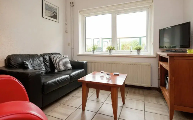 Quaint Apartment in Oosterend Terschelling near Sea