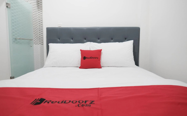 RedDoorz near Taman Palem – Guest Rooms – Jakarta