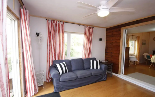 Lakefront Cottage in Manitou Beach