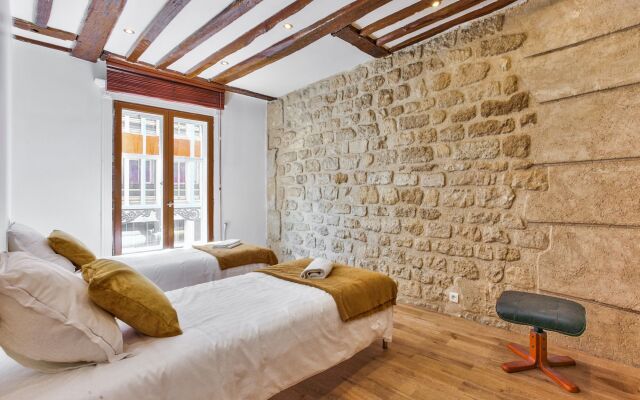 43 - Spacious Parisian Flat of Grands Boulevards