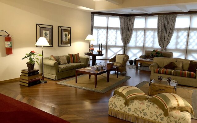 Center Suíço Flats e Shopping