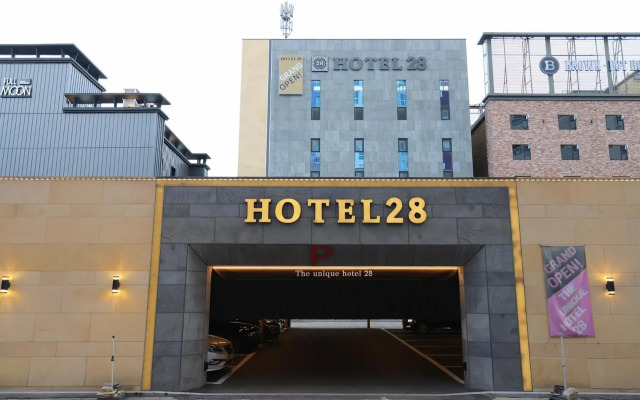 The Unique Hotel 28