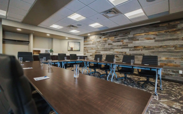 Best Western Plus Lacombe Inn & Suites