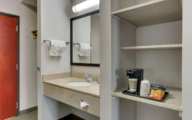 Best Western Plus University Inn & Suites