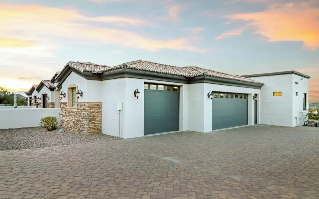Pool & Spa: Pet-friendly Mansion in Phoenix!