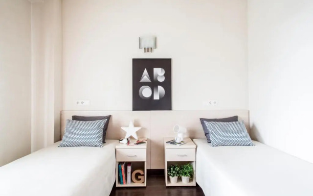 Residencia Universitaria Resa Giner de los Ríos - Hostel