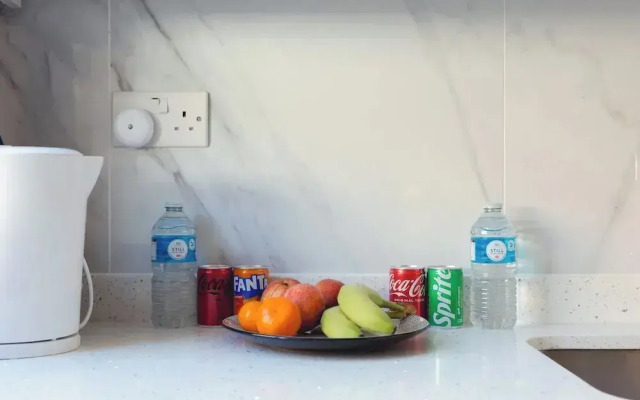 Crendon House Cosy Studio - Sleeps 2 & Kitchen