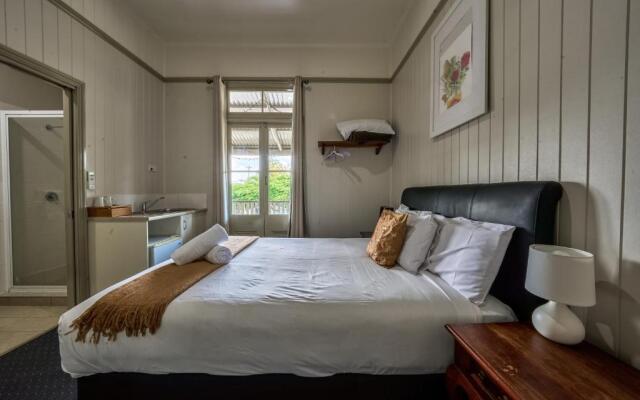 Yandina Hotel